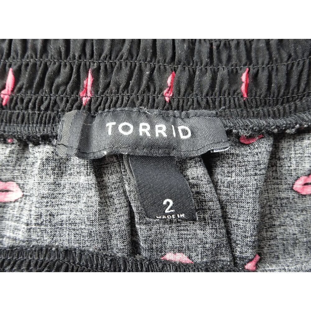 Torrid Women Kisses Skirt Size 2 - Picture 3 of 6